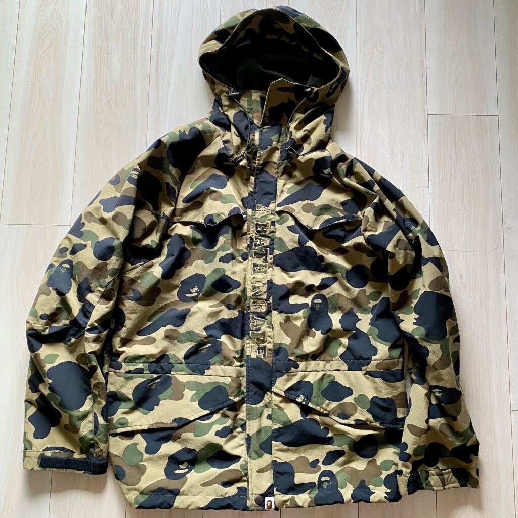 A BATHING APE®のカモフラージュ柄フードジャケット