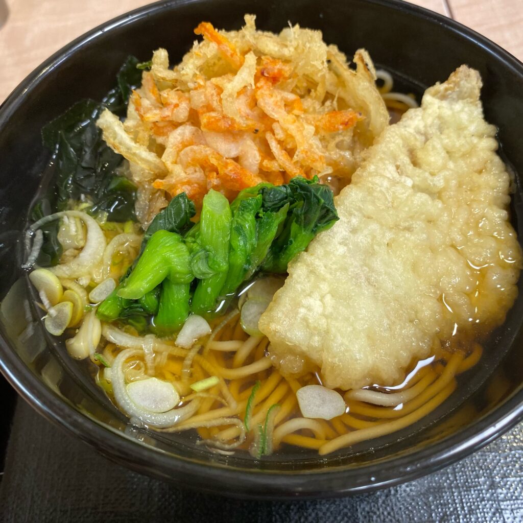 大山登山前に立ち寄った箱根そばの天ぷらそば