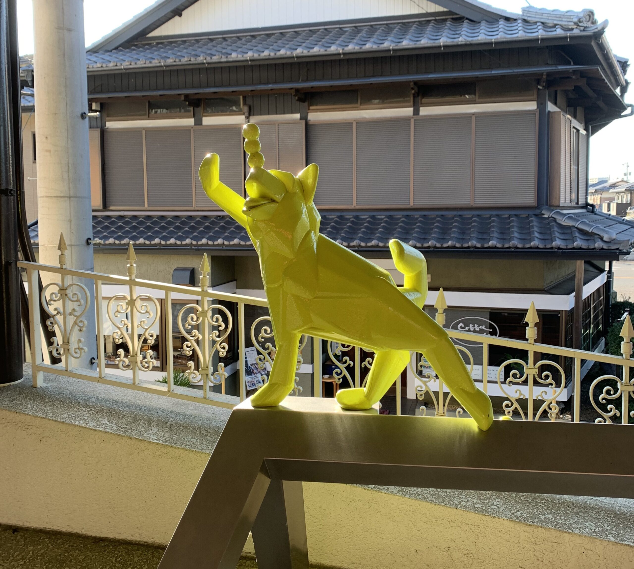 犬山遊園駅に設置された桃太郎のお供の犬の像