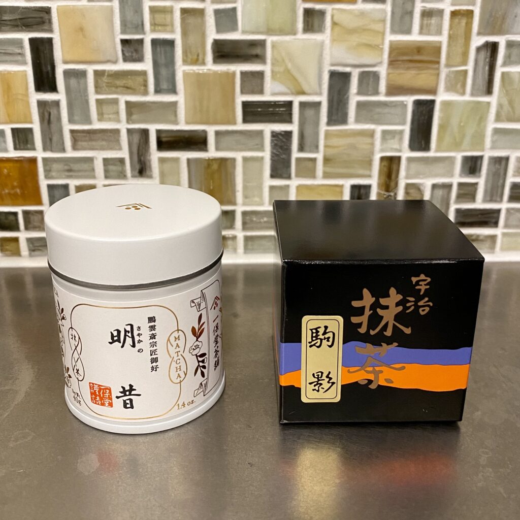 一保堂茶舗の抹茶と宇治抹茶を並べて比較した様子