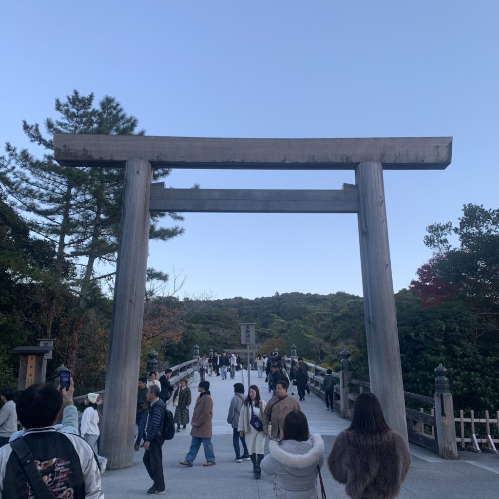 伊勢神宮内宮・宇治橋前の大鳥居