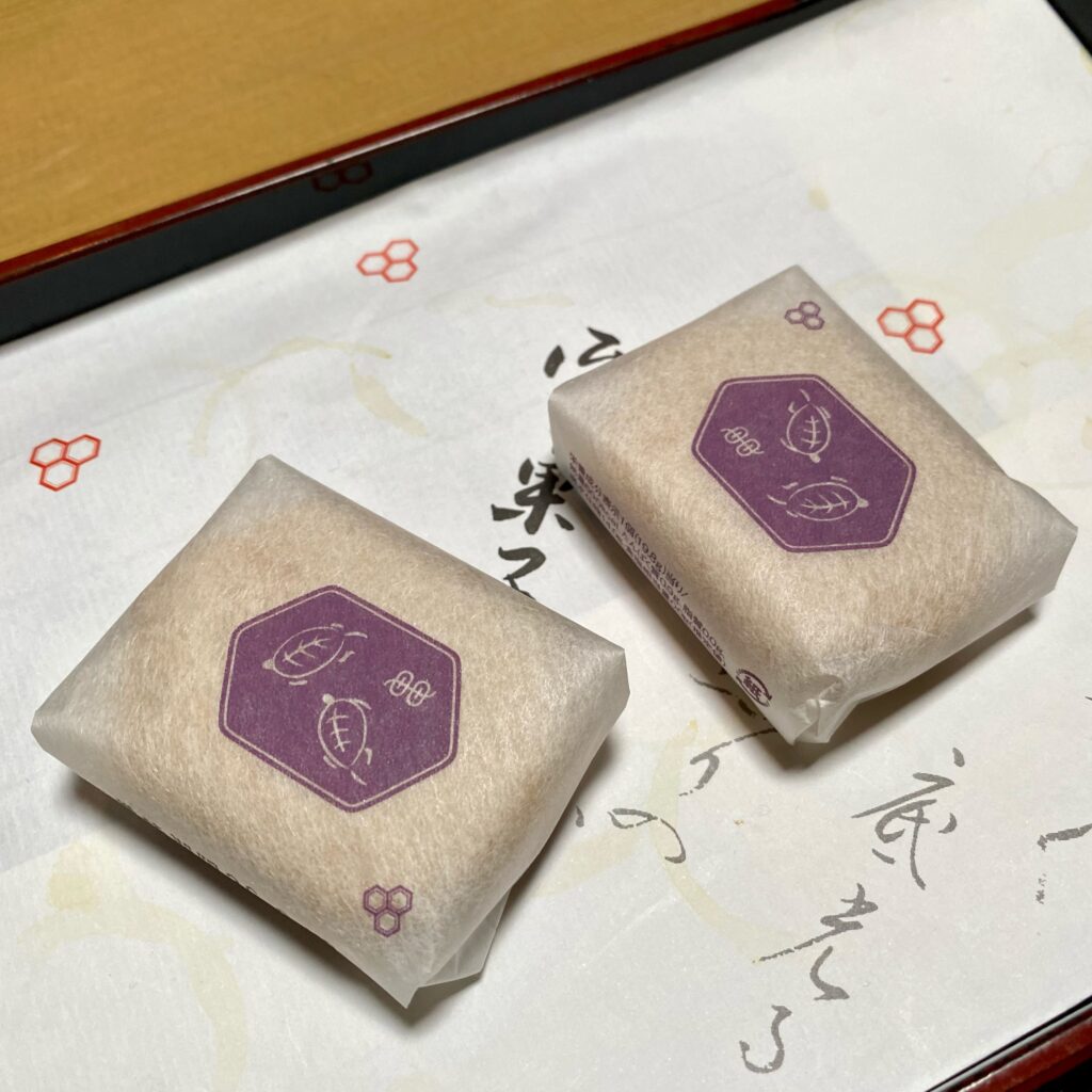 川越の老舗和菓子店・亀屋の伝統的な和菓子