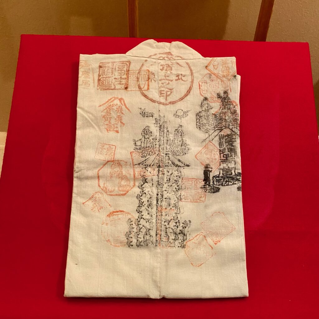 川越市立博物館に展示された大山詣りの印が残る白い行衣