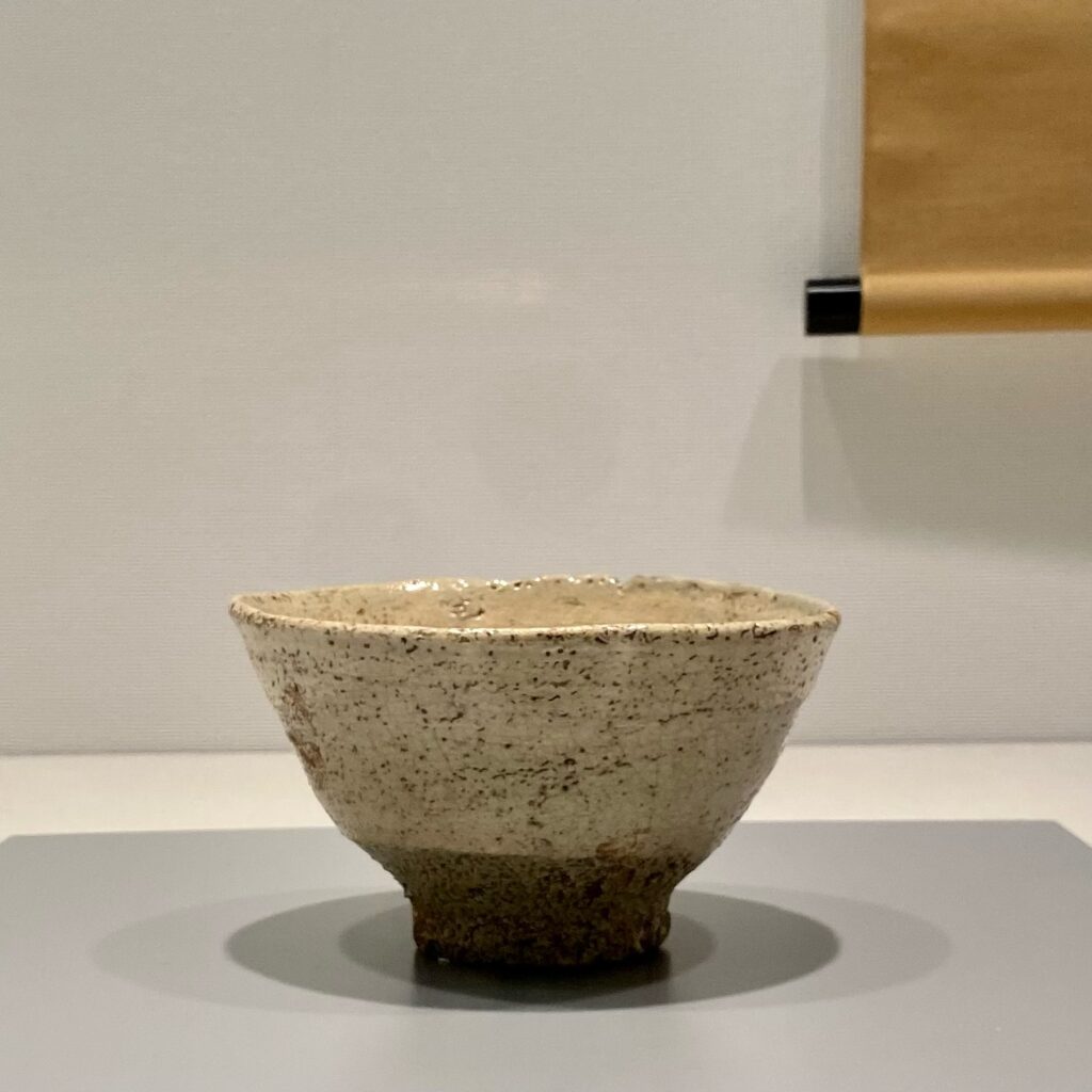川喜田半泥子《井戸手茶碗 泥佛井戸》千歳山窯|石水博物館「NIGO®と半泥子」展