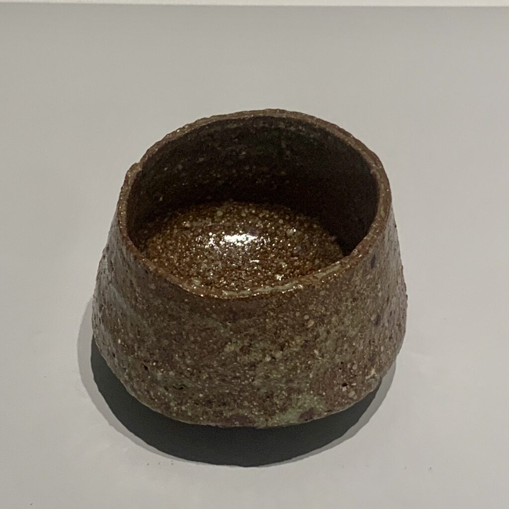 川喜田半泥子《黒茶碗 銘 老松》|石水博物館「NIGO®と半泥子」展