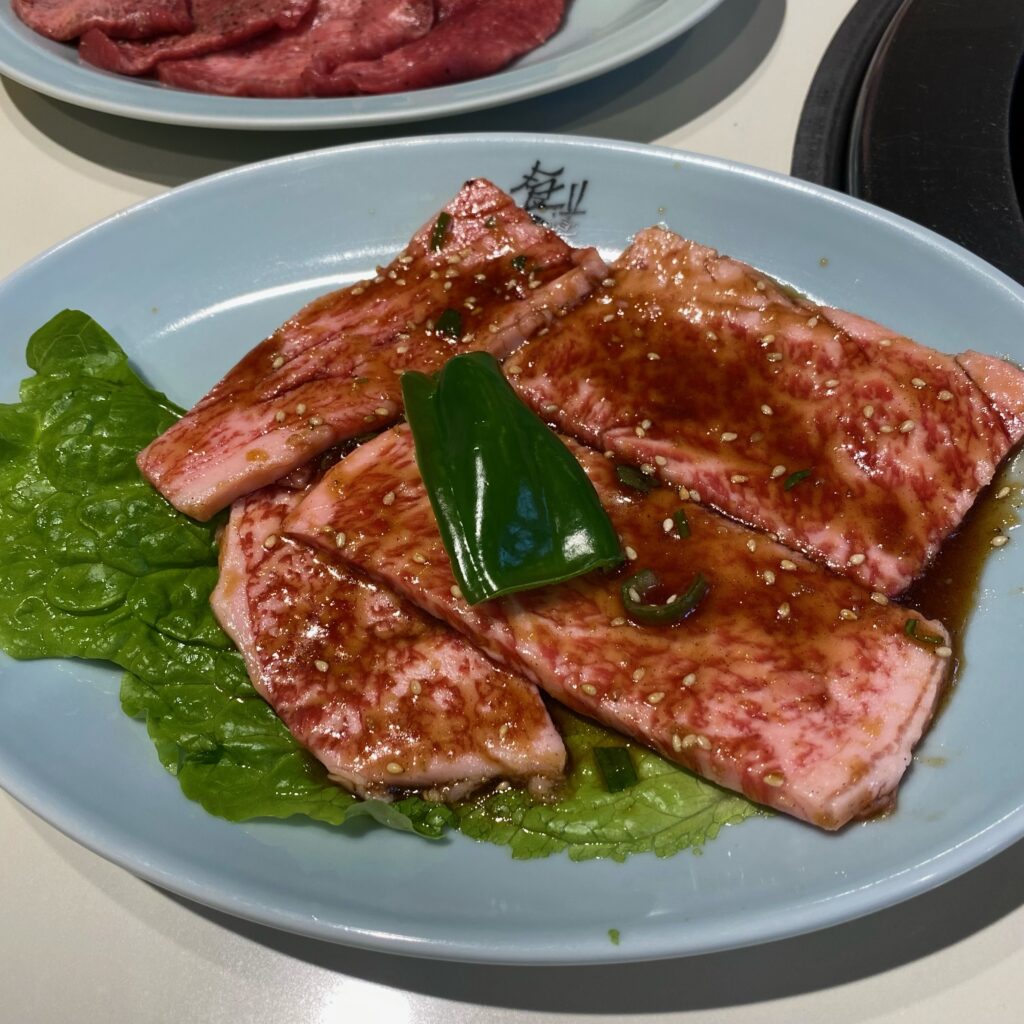盛岡の焼肉店で提供されたタレ付きの牛肉