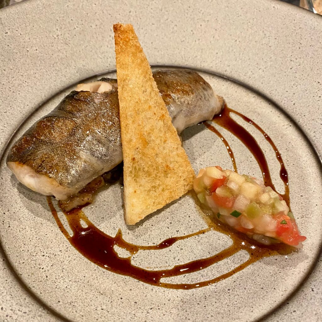 NIPPONIA 秩父 門前町の夕食で提供された魚料理