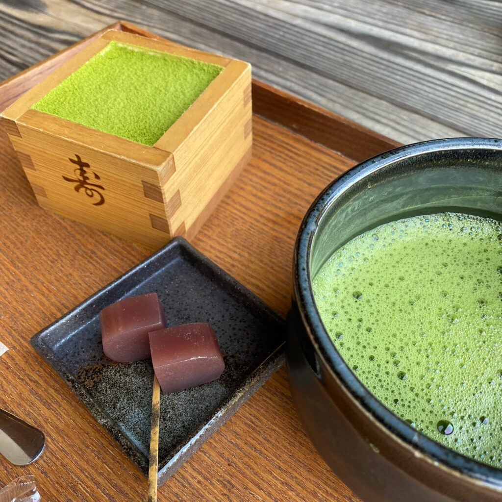 大山阿夫利神社周辺でいただいた抹茶と甘味