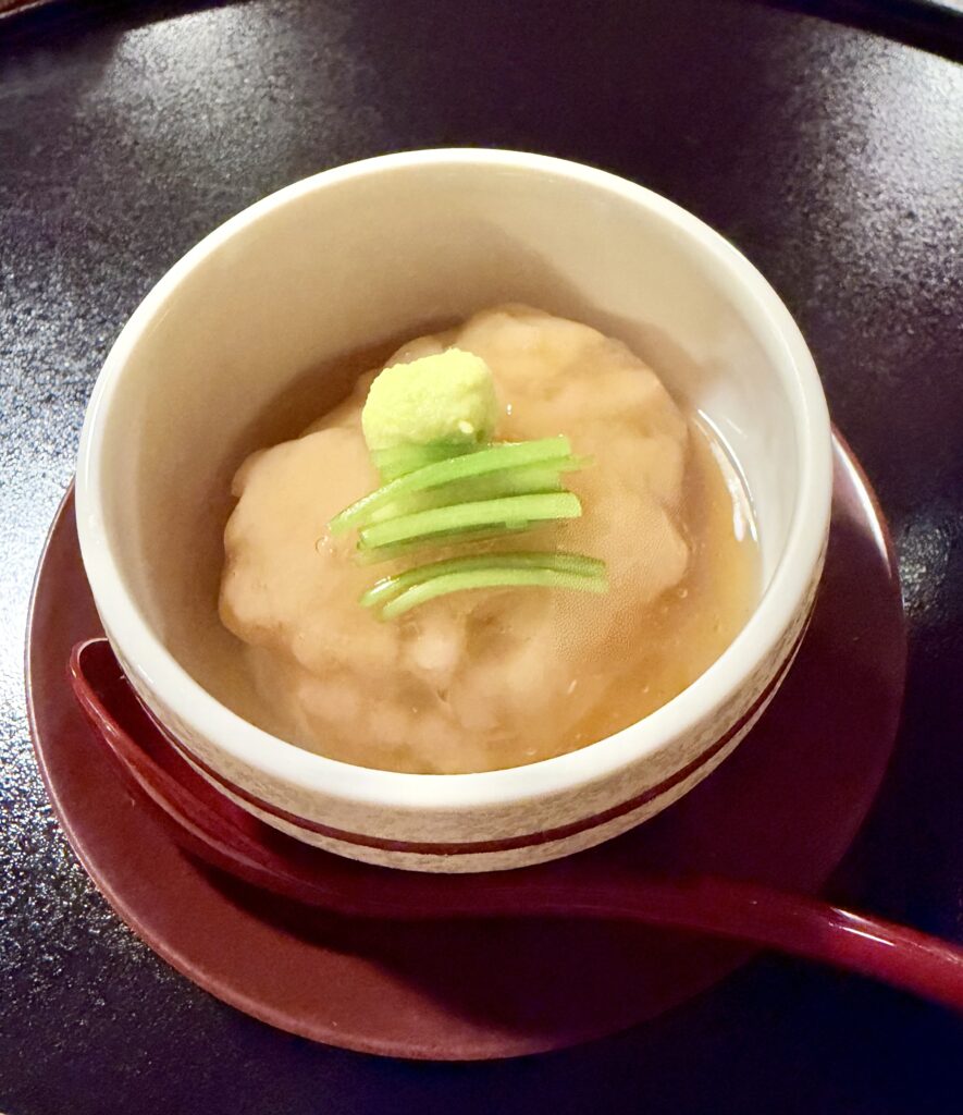 新潟古町の鍋茶屋で供された餡をかけた煮物料理