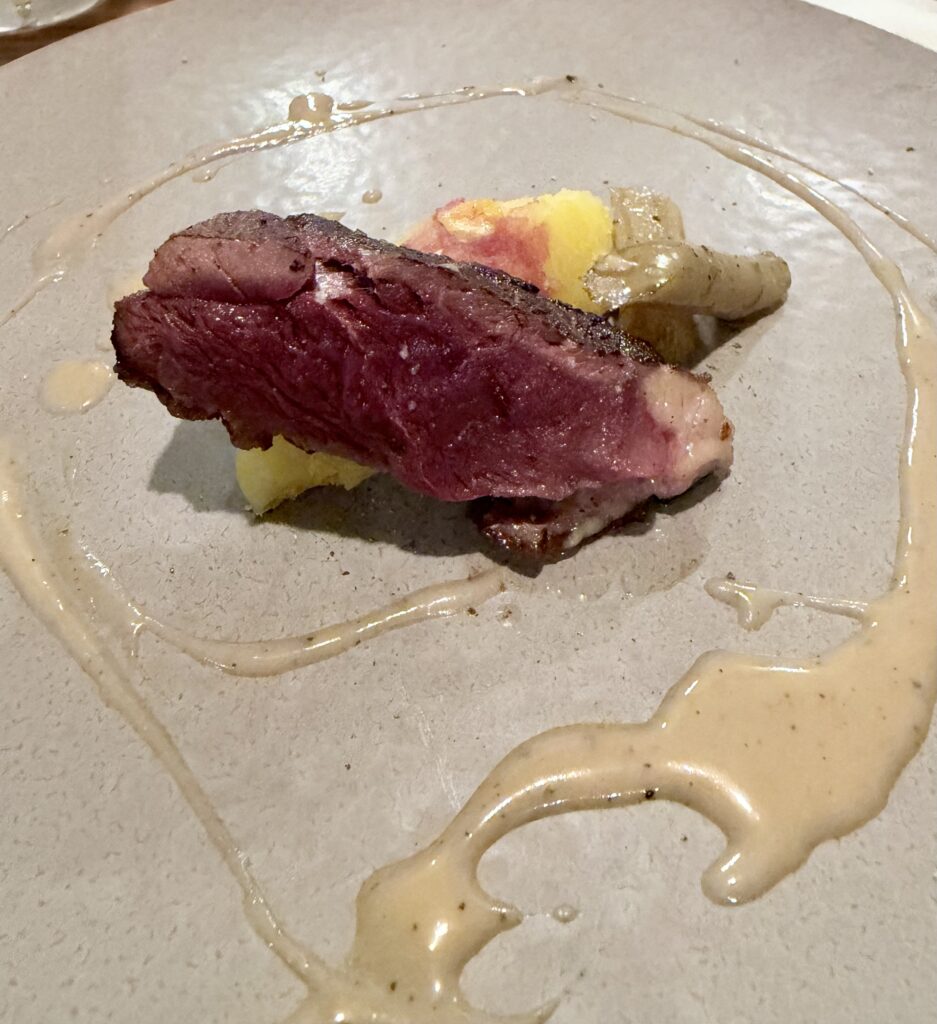LA PAGODEで提供されたローストした肉料理
