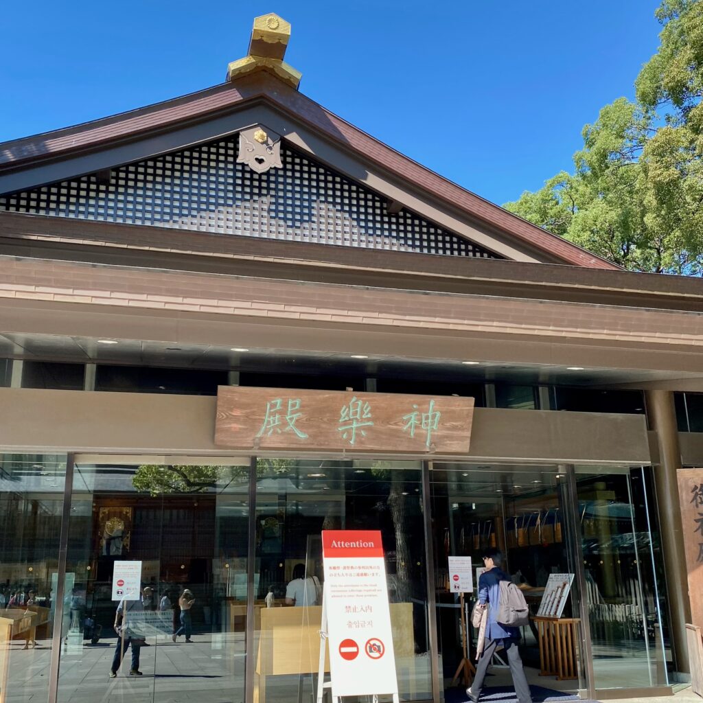 明治神宮の神楽殿外観