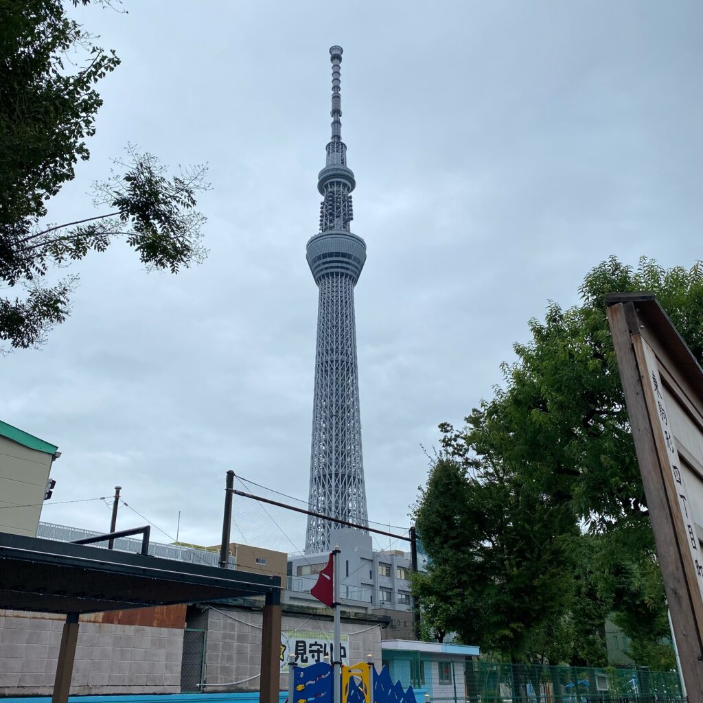 墨田区のたばこと塩の博物館周辺から見える東京スカイツリー